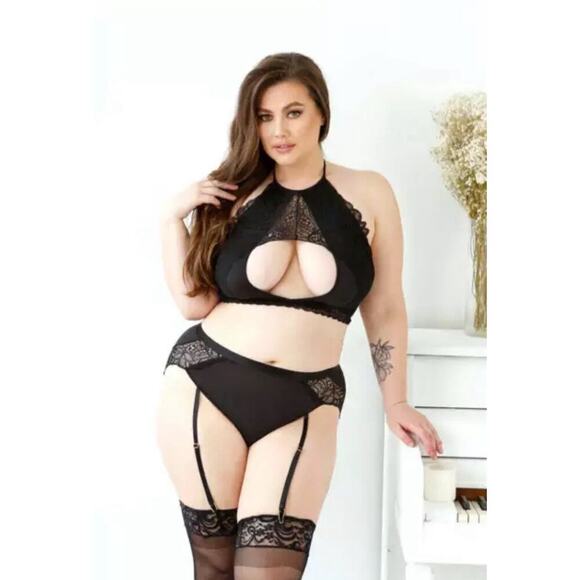 🦋B2G1🦋FANTASY LINGERIE Sadie Bralette & Gartered Panty Bra Set QUEEN/PLUS - Picture 2 of 6